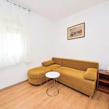 Klaric-1 By Interhome *