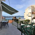 Apartamento Klaric-1 By Interhome